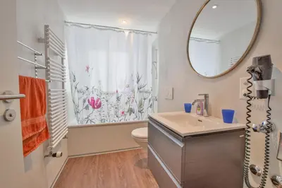 Ein Badezimmer in der Unterkunft Valaisia 131
