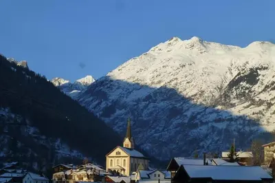 Ein allgemeiner Bergblick oder ein Berglick von der Ferienwohnung aus