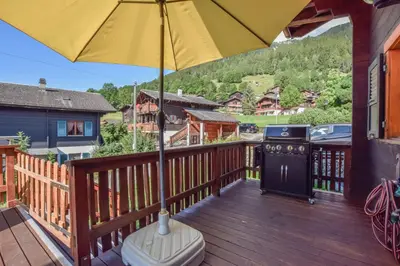 Ein allgemeiner Bergblick oder ein Berglick von des Chalets aus