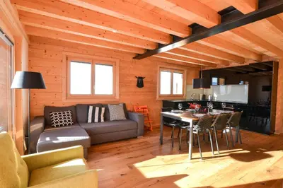 Ein Sitzbereich in der Unterkunft Hirschfluh Duplex