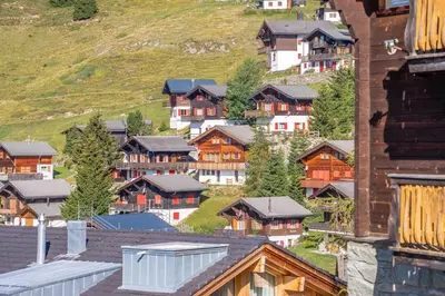 Ein allgemeiner Bergblick oder ein Berglick von des Chalets aus