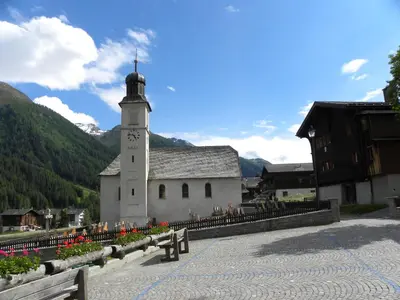 Ein allgemeiner Bergblick oder ein Berglick von des Hotels aus