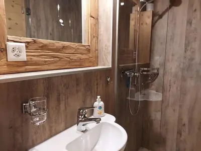Ein Badezimmer in der Unterkunft Apartment Lärchehuus by Interhome