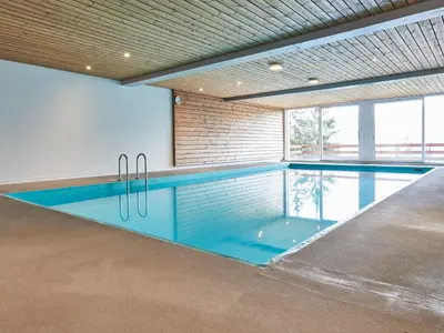 Der Swimmingpool an oder in der Nähe von Studio Le Hameau D002 by Interhome