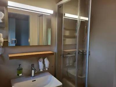 Ein Badezimmer in der Unterkunft Blasers Hotel Restaurant Chocolat
