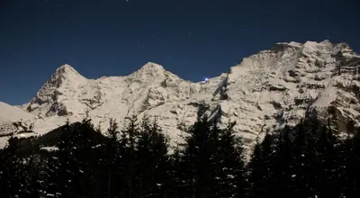 Ein allgemeiner Bergblick oder ein Berglick von des Hotels aus
