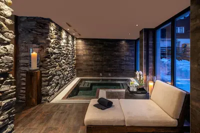 Der Swimmingpool an oder in der Nähe von Unique Hotel Post