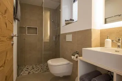 Ein Badezimmer in der Unterkunft Huwetz 1