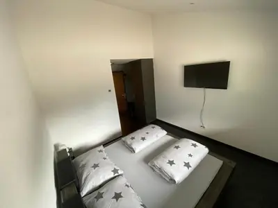 TV/Unterhaltungsangebot in der Unterkunft Moto-Center BeO AG (Bike & Bed)