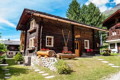 Das Gebäude in dem sich das Chalet befindet