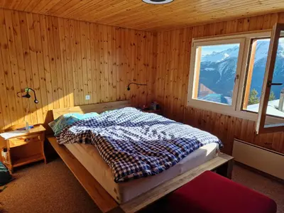 Ein Bett oder Betten in einem Zimmer der Unterkunft Bettmeralp Chalet Zendorn