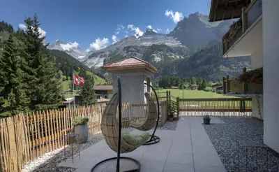 Ein allgemeiner Bergblick oder ein Berglick von des Hotels aus