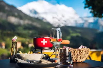 Ein allgemeiner Bergblick oder ein Berglick von des Hotels aus