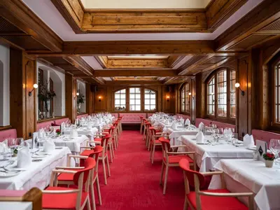 Ein Restaurant oder anderes Speiselokal in der Unterkunft National Zermatt - Matterhorn Views, Sunnegga Gateway & SPA