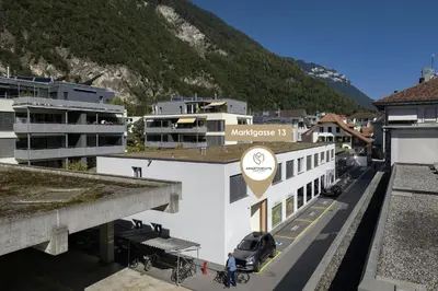 Ein allgemeiner Bergblick oder ein Berglick von des Aparthotels aus