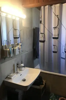 Ein Badezimmer in der Unterkunft Apartment Haldematt by Interhome