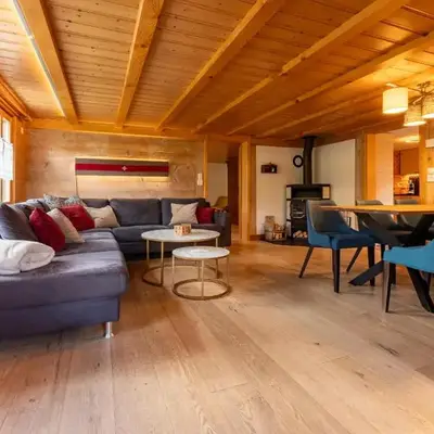 Chalet Rösi - Ferienwohnung mit Hot Pot & Bergsicht