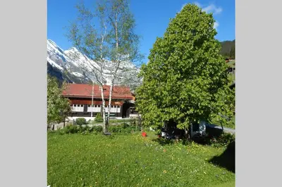 Ein allgemeiner Bergblick oder ein Berglick von der Ferienwohnung aus