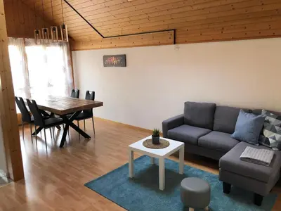 Ein Sitzbereich in der Unterkunft Ferienwohnung Chirchgass