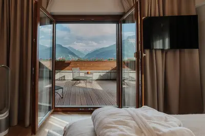 Ein allgemeiner Bergblick oder ein Berglick von des Hotels aus