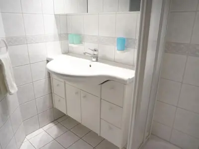 Ein Badezimmer in der Unterkunft Apartment Obri Tuftra-7 by Interhome