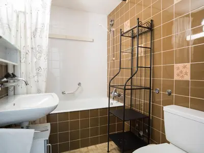 Ein Badezimmer in der Unterkunft Studio Combire 405 by Interhome