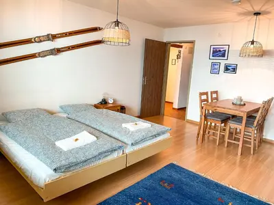 Ein Bett oder Betten in einem Zimmer der Unterkunft Studio Apartment Alpine Lodge (36m2) - Bettmeralp - Ski in/out - South facing, overlooking the Alps