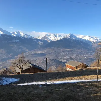 Ein allgemeiner Bergblick oder ein Berglick von der Ferienwohnung aus
