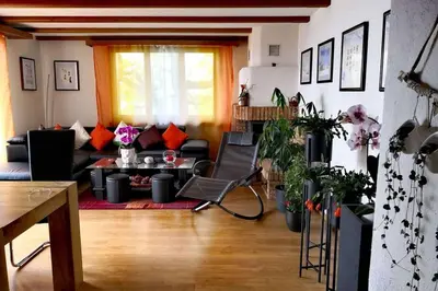 Ein Sitzbereich in der Unterkunft Panoramic Lake Thun & Alps View Apartment near Interlaken