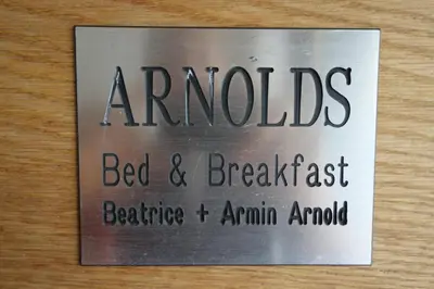 Ein Zertifikat, Auszeichnung, Logo oder anderes Dokument, das in der Unterkunft ARNOLDS Bed & Breakfast ausgestellt ist