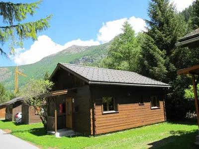 Ein allgemeiner Bergblick oder ein Berglick von des Ferienhauses aus