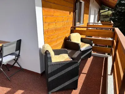 Ein Sitzbereich in der Unterkunft La Jacinthe de Crans