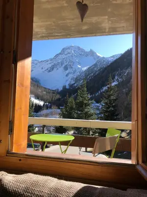Ein allgemeiner Bergblick oder ein Berglick von der Ferienwohnung aus