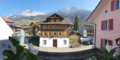 Ein allgemeiner Bergblick oder ein Berglick von der Ferienwohnung aus