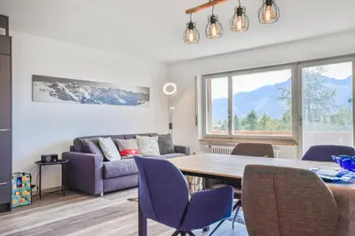 Ein allgemeiner Bergblick oder ein Berglick von der Ferienwohnung aus