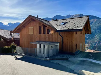 Ein allgemeiner Bergblick oder ein Berglick von der Ferienwohnung aus