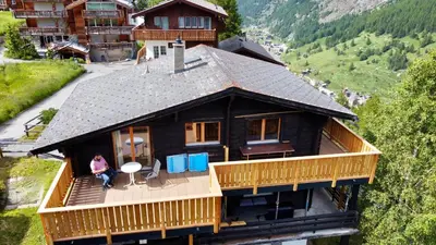 Ein allgemeiner Bergblick oder ein Berglick von der Ferienwohnung aus