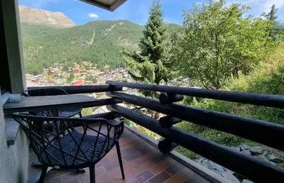 Ein allgemeiner Bergblick oder ein Berglick von der Ferienwohnung aus