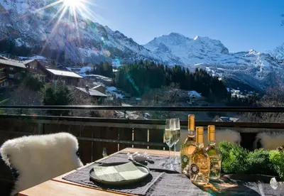Ein allgemeiner Bergblick oder ein Berglick von der Ferienwohnung aus