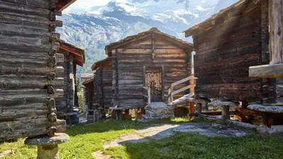 Ein allgemeiner Bergblick oder ein Berglick von der Ferienwohnung aus