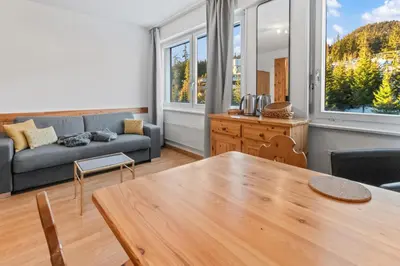 Ein Sitzbereich in der Unterkunft Studio cosy au centre de Crans-Montana (1-4 personnes)