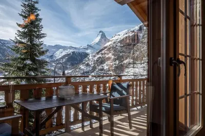 Ein allgemeiner Bergblick oder ein Berglick von der Ferienwohnung aus