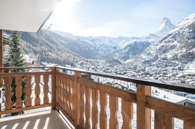 Ein allgemeiner Bergblick oder ein Berglick von der Ferienwohnung aus
