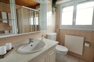 Ein Badezimmer in der Unterkunft Ferienwohnung - 100m von der Talstation Aletsch Bahnen und Bahnhof Fiesch, BESTE Ausgangslage