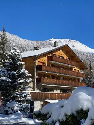 Ein allgemeiner Bergblick oder ein Berglick von der Pension aus