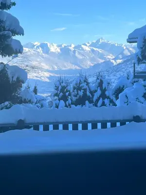 Ein allgemeiner Bergblick oder ein Berglick von der Ferienwohnung aus