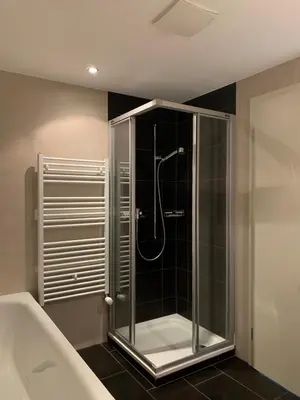 Ein Badezimmer in der Unterkunft Brig City Mountain View