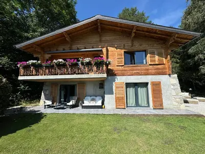 Ein Garten an der Unterkunft Chalet 7 Luxury Chalet with Cinema room