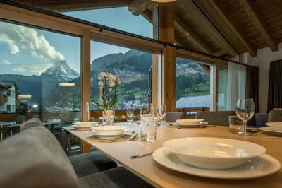 Ein allgemeiner Bergblick oder ein Berglick von der Ferienwohnung aus