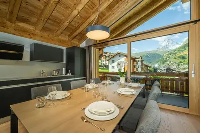 Ein allgemeiner Bergblick oder ein Berglick von der Ferienwohnung aus